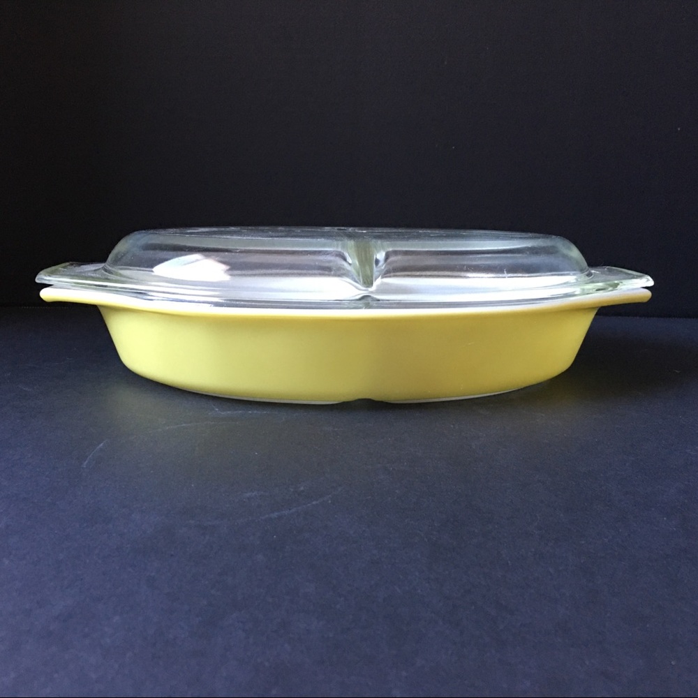 Divided Pyrex Casserole Baker Server Dish & Lid.  1.5 quarts Vintage FLAWLESS - Picture 2 of 4